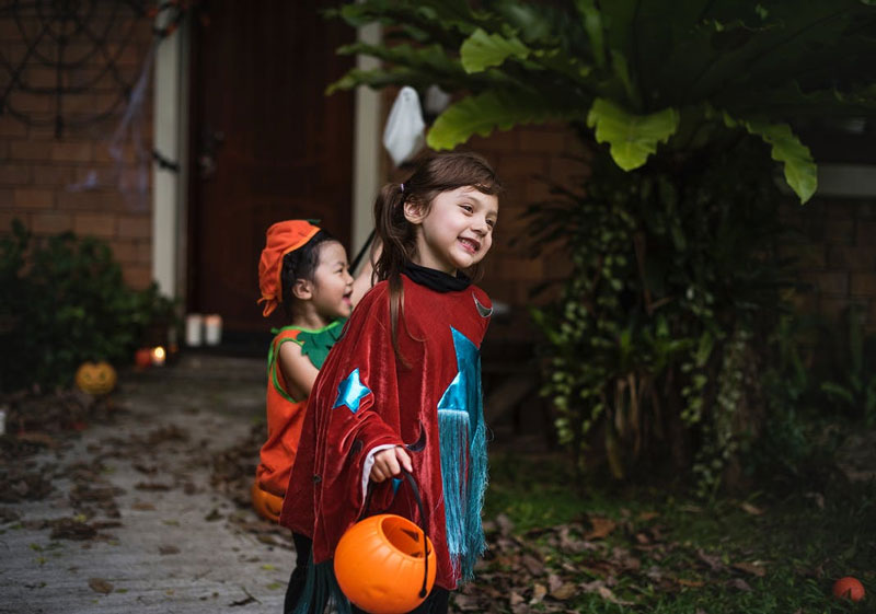 Little-Girls-Wearing-Halloween-Costume